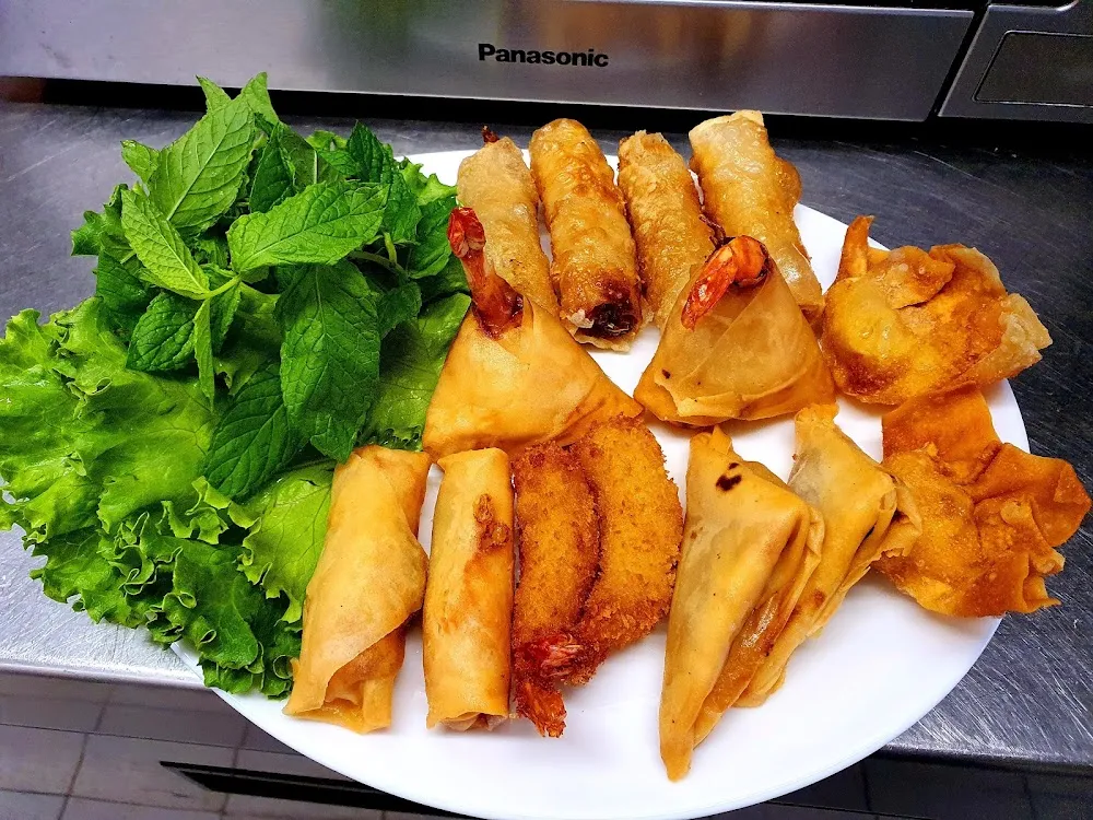 Assiette Composée Nem Beignets Crevettes Samosa Raviolis Crevettes Royal
